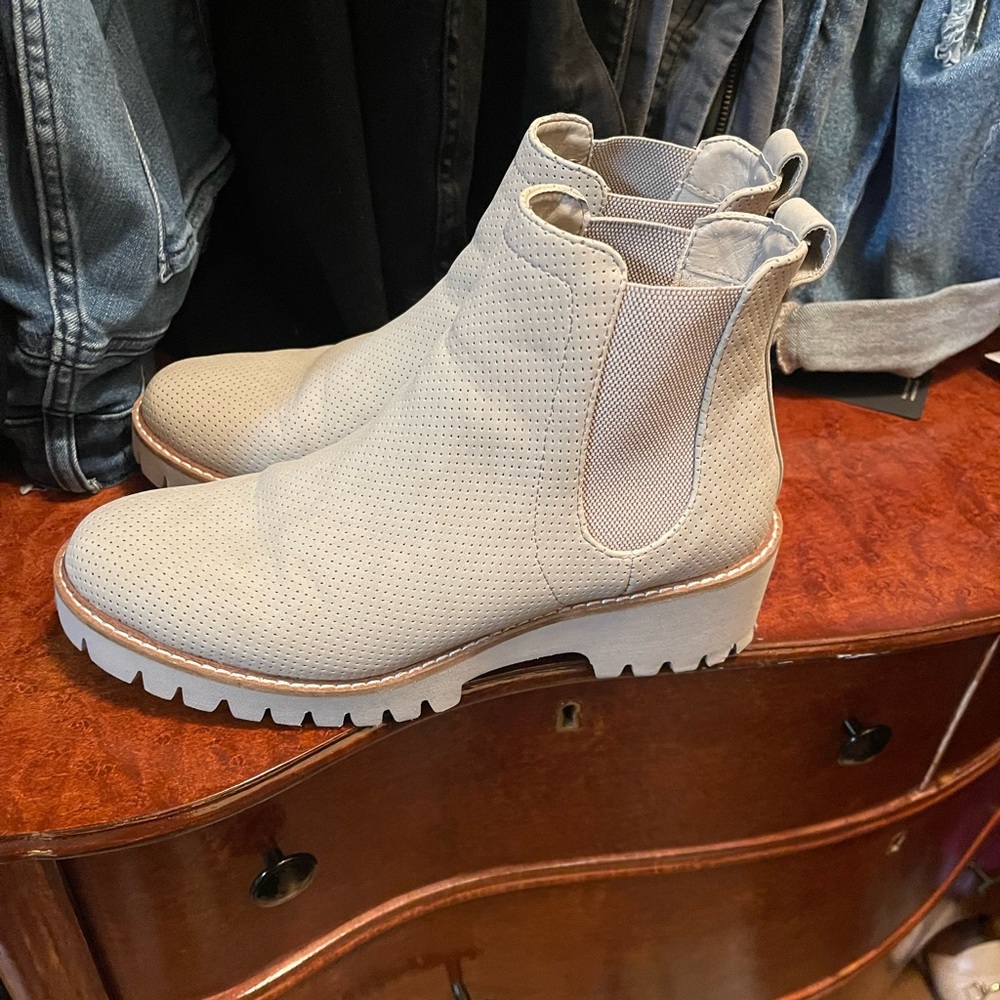 Coconuts by Matisse gray booties